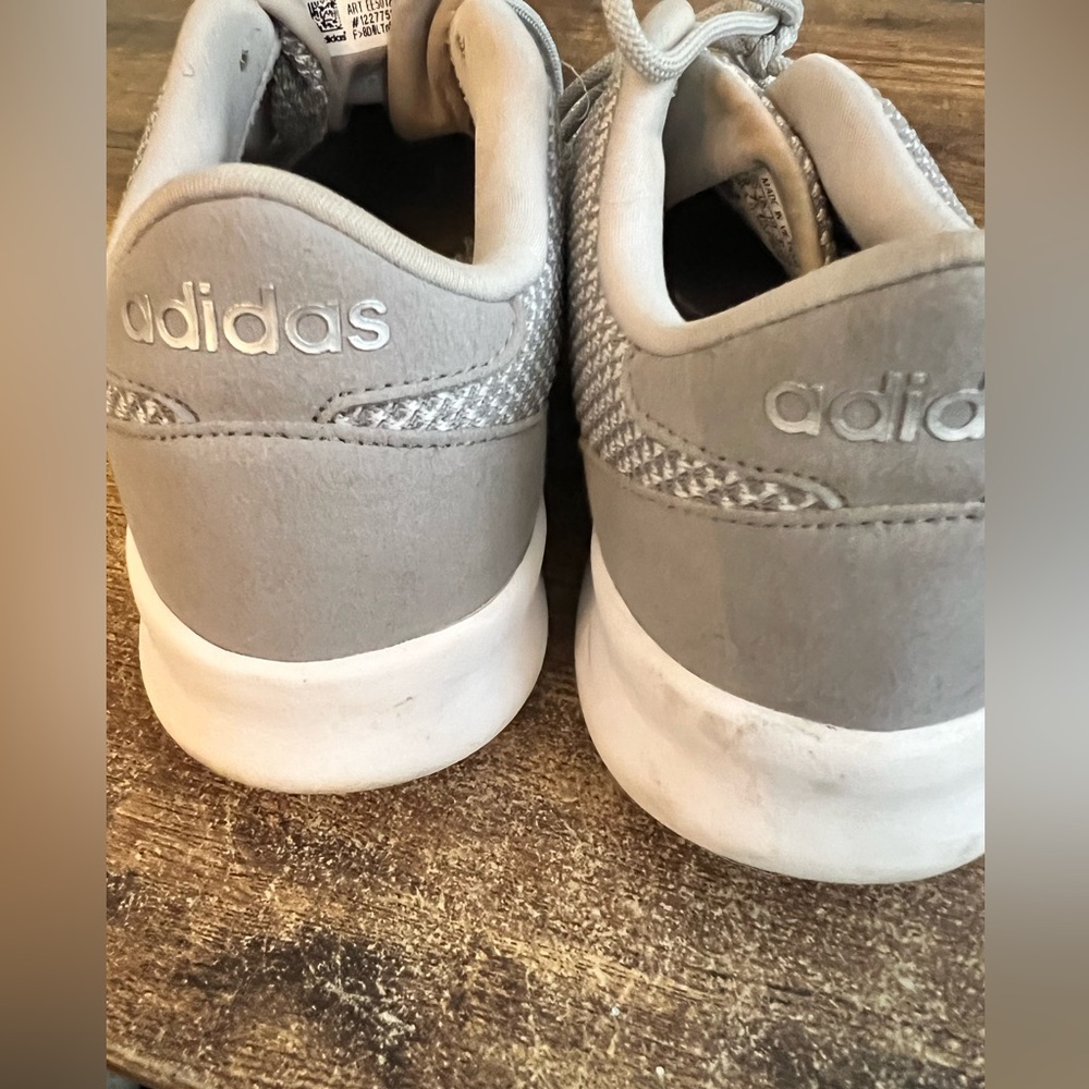 Adidas Women’s Gray and Silver Running Shoes with Cloud Foam, size 9 - Picture 3 of 7
